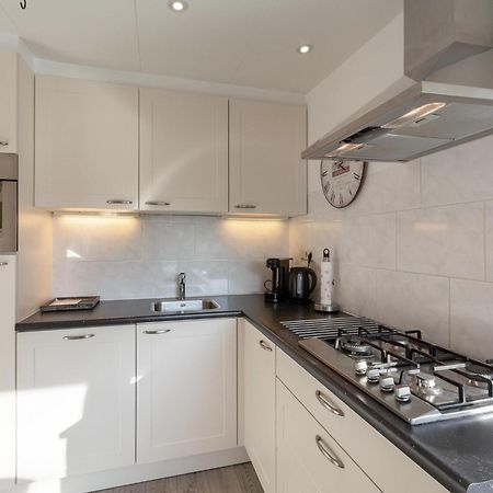 Stylish Bungalow With A Large Garden Sint Maartensvlotbrug エクステリア 写真