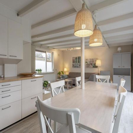 Stylish Bungalow With A Large Garden Sint Maartensvlotbrug エクステリア 写真