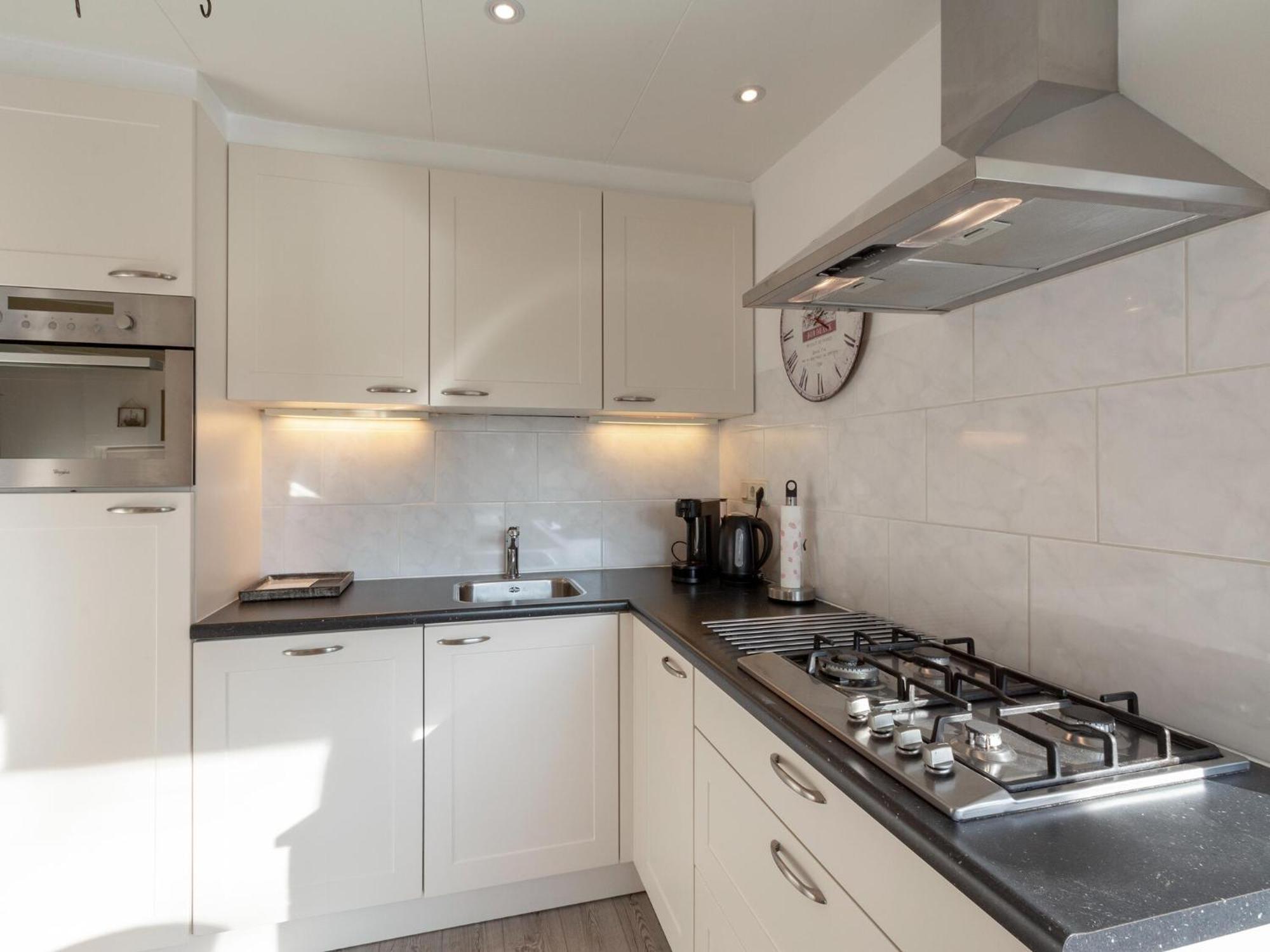 Stylish Bungalow With A Large Garden Sint Maartensvlotbrug エクステリア 写真