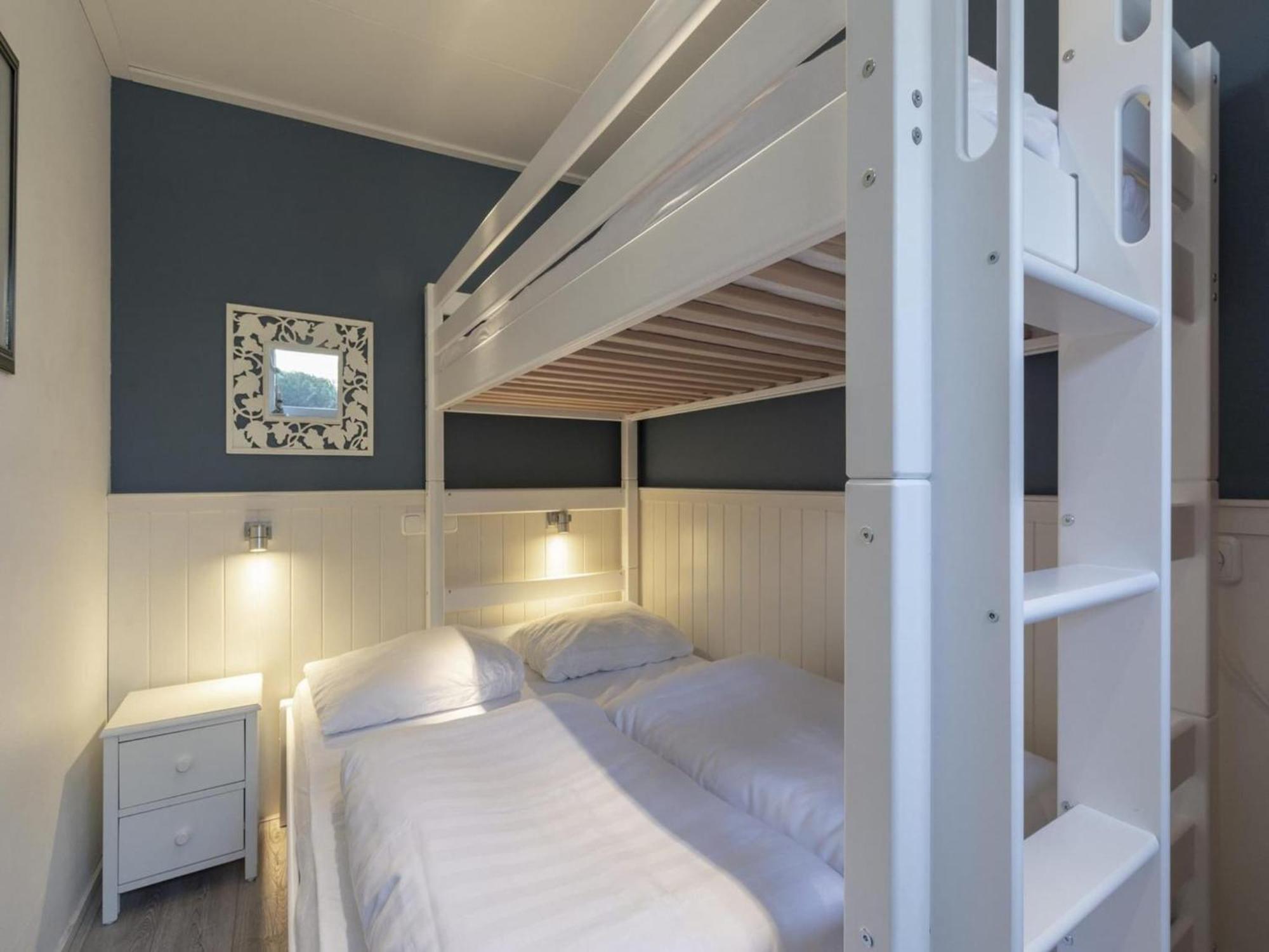 Stylish Bungalow With A Large Garden Sint Maartensvlotbrug エクステリア 写真