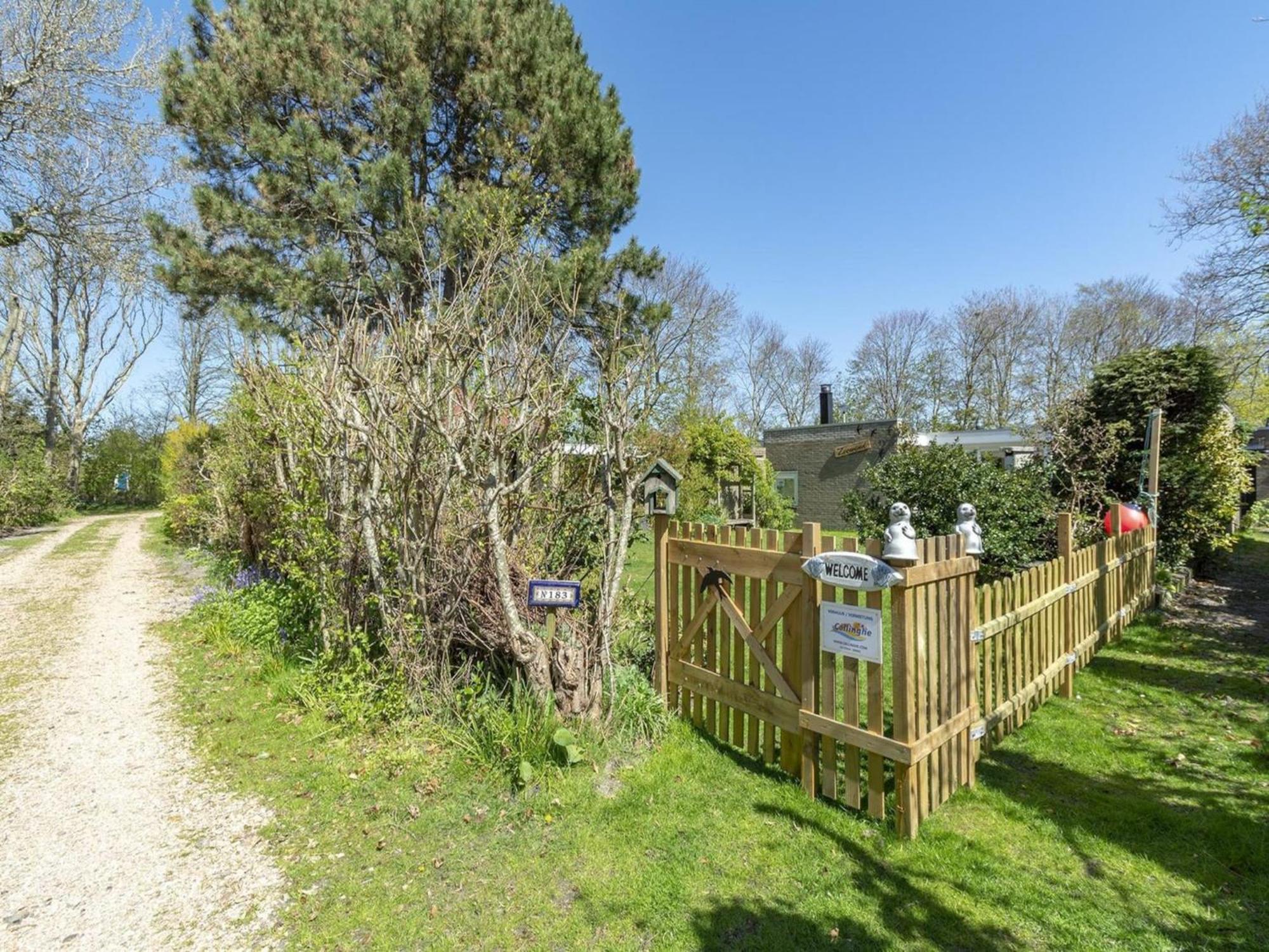 Stylish Bungalow With A Large Garden Sint Maartensvlotbrug エクステリア 写真