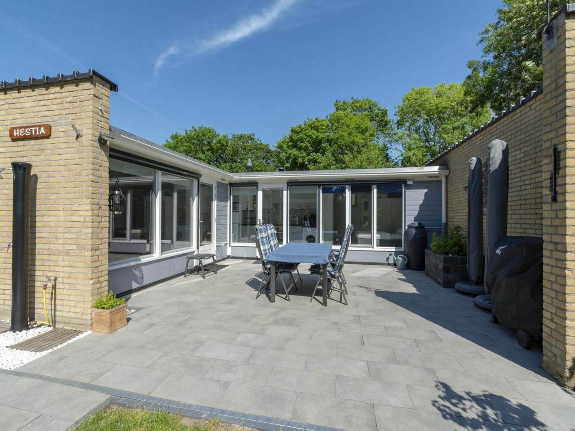 Stylish Bungalow With A Large Garden Sint Maartensvlotbrug エクステリア 写真