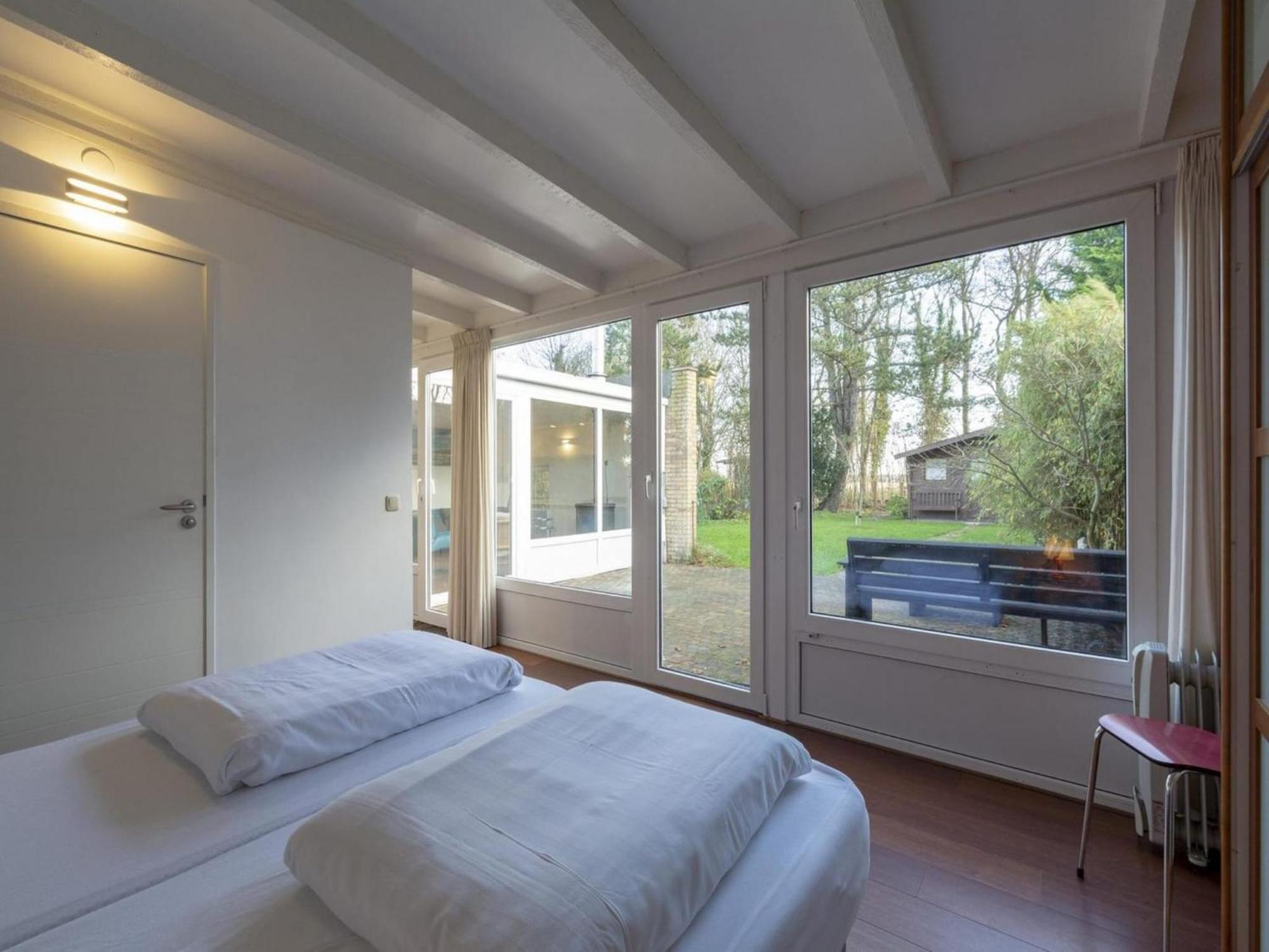 Stylish Bungalow With A Large Garden Sint Maartensvlotbrug エクステリア 写真