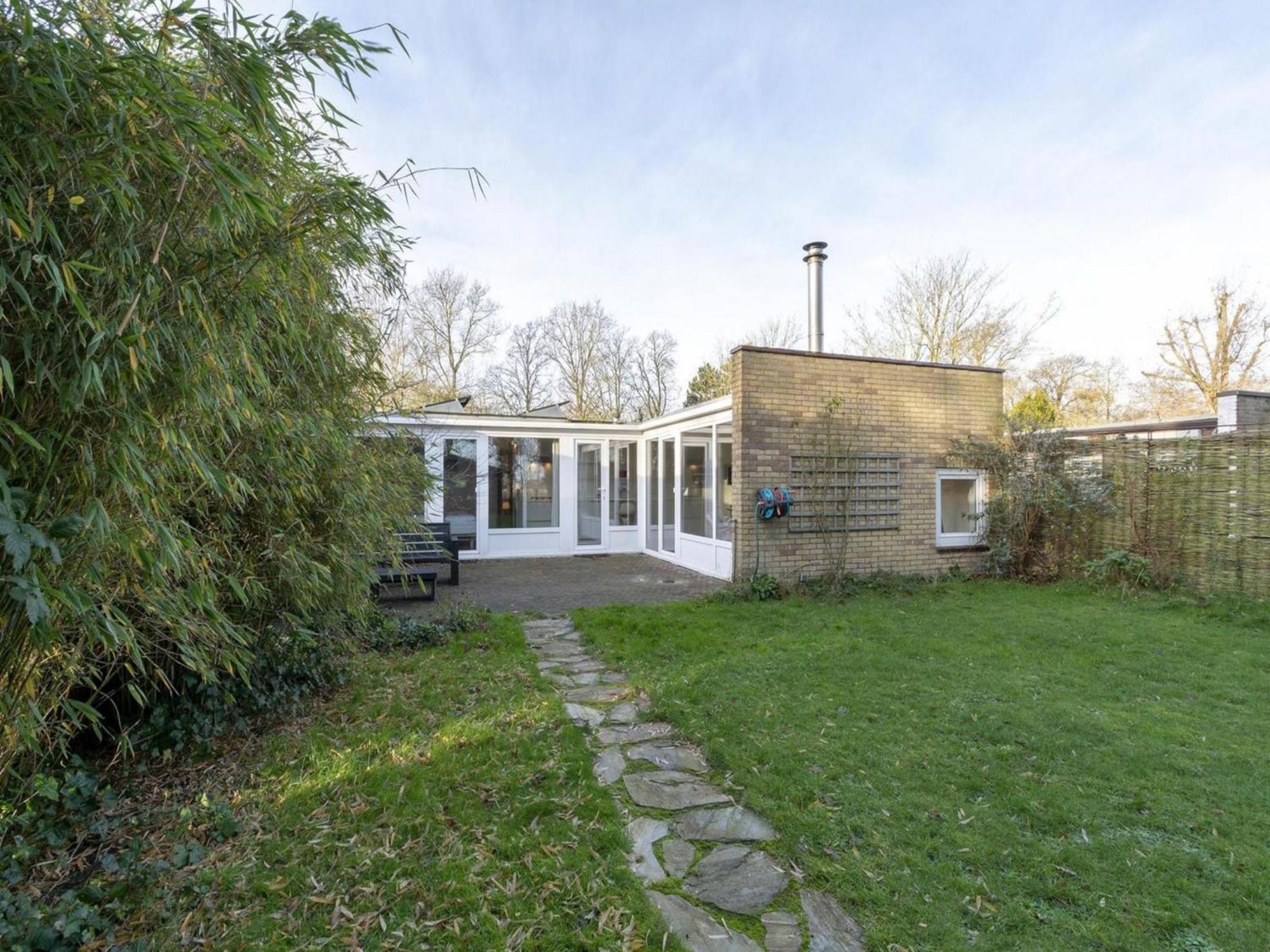 Stylish Bungalow With A Large Garden Sint Maartensvlotbrug エクステリア 写真