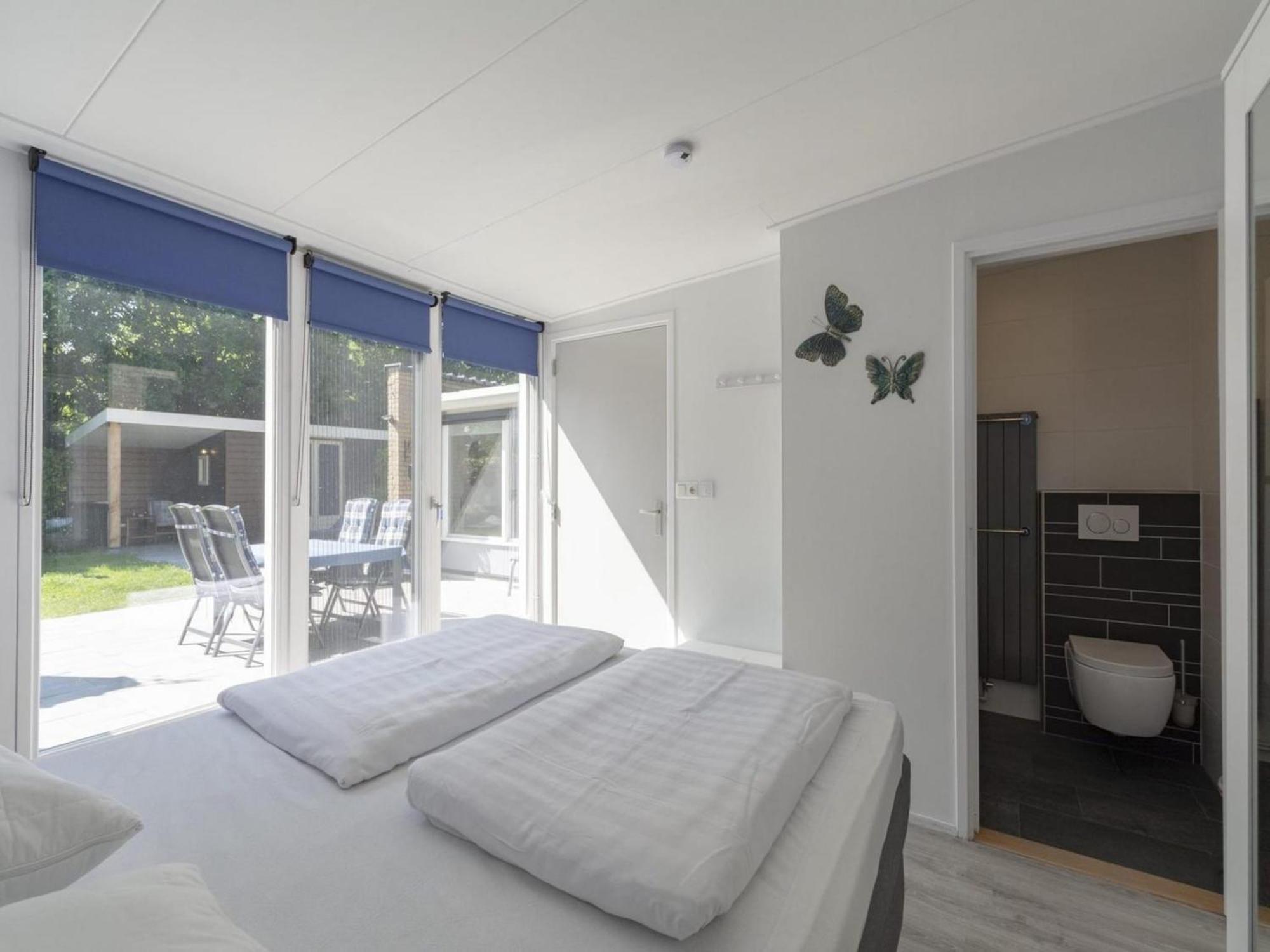 Stylish Bungalow With A Large Garden Sint Maartensvlotbrug エクステリア 写真