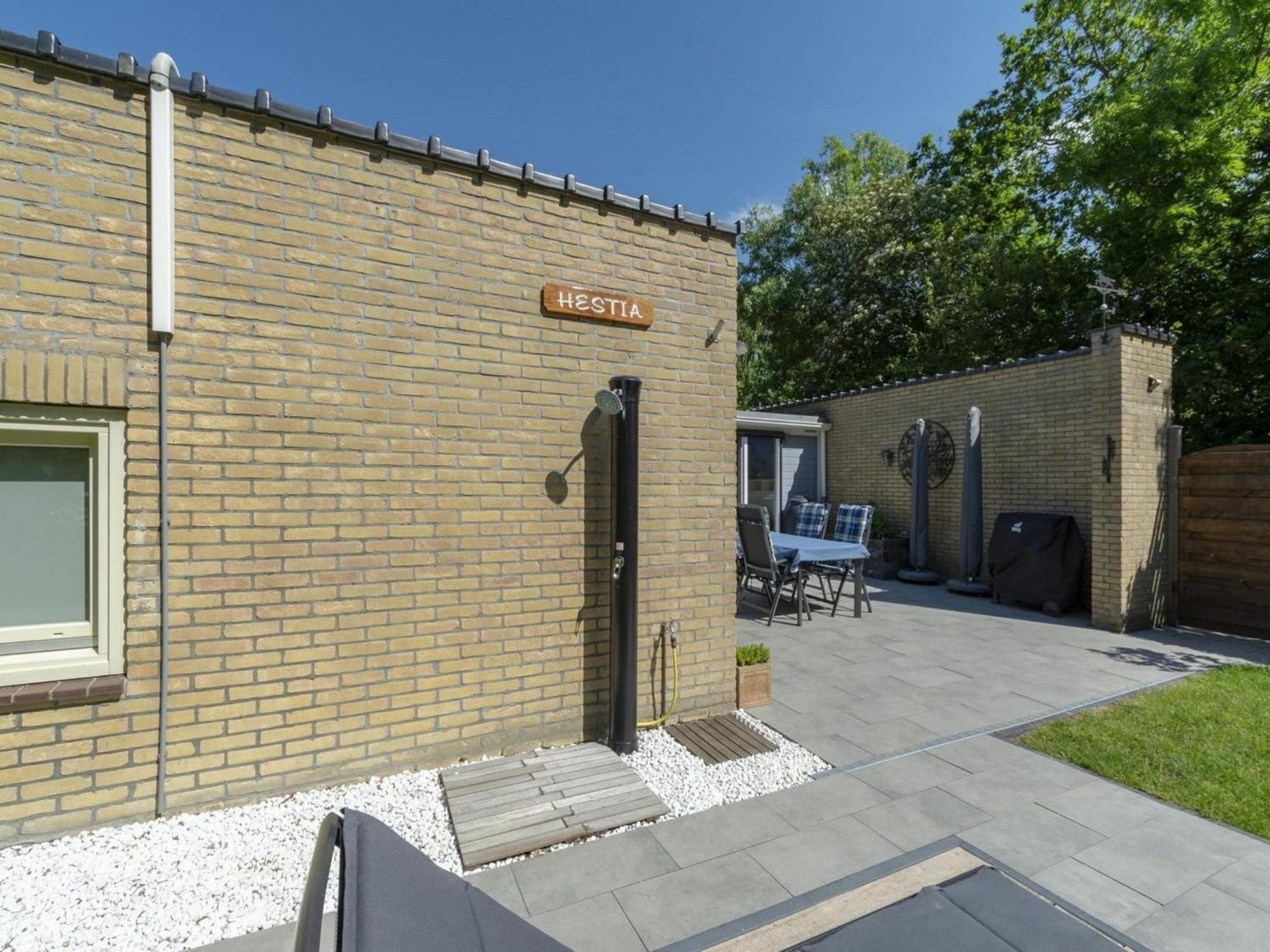 Stylish Bungalow With A Large Garden Sint Maartensvlotbrug エクステリア 写真