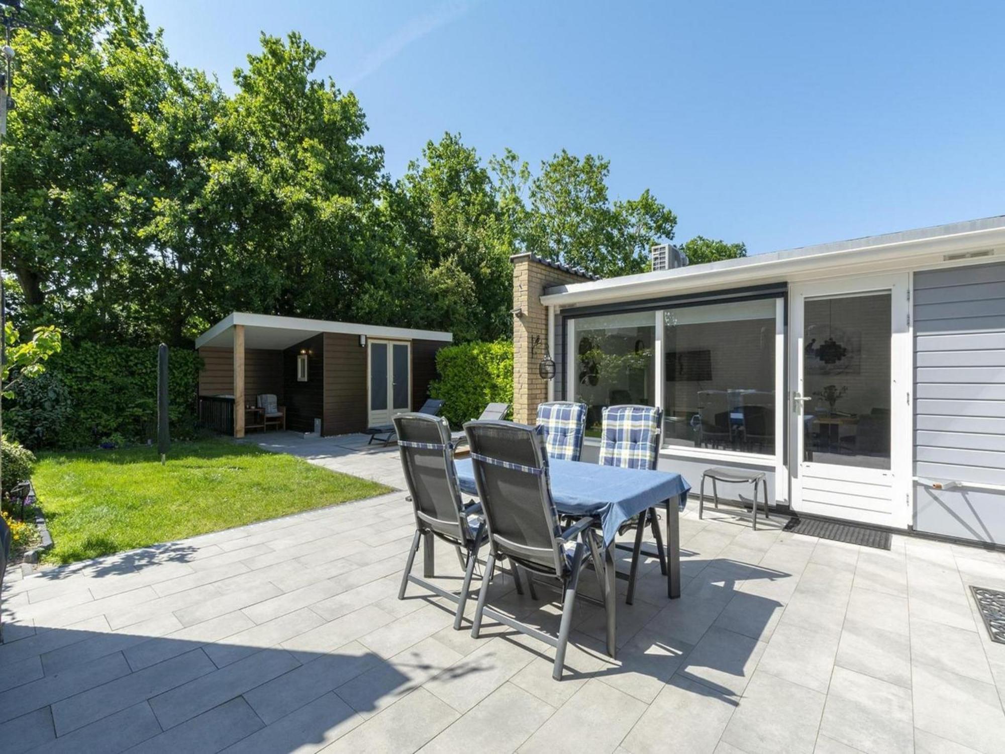 Stylish Bungalow With A Large Garden Sint Maartensvlotbrug エクステリア 写真