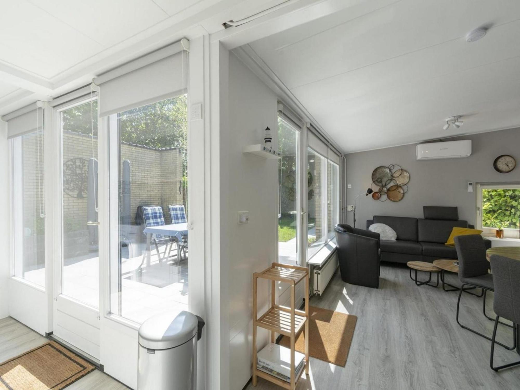 Stylish Bungalow With A Large Garden Sint Maartensvlotbrug エクステリア 写真
