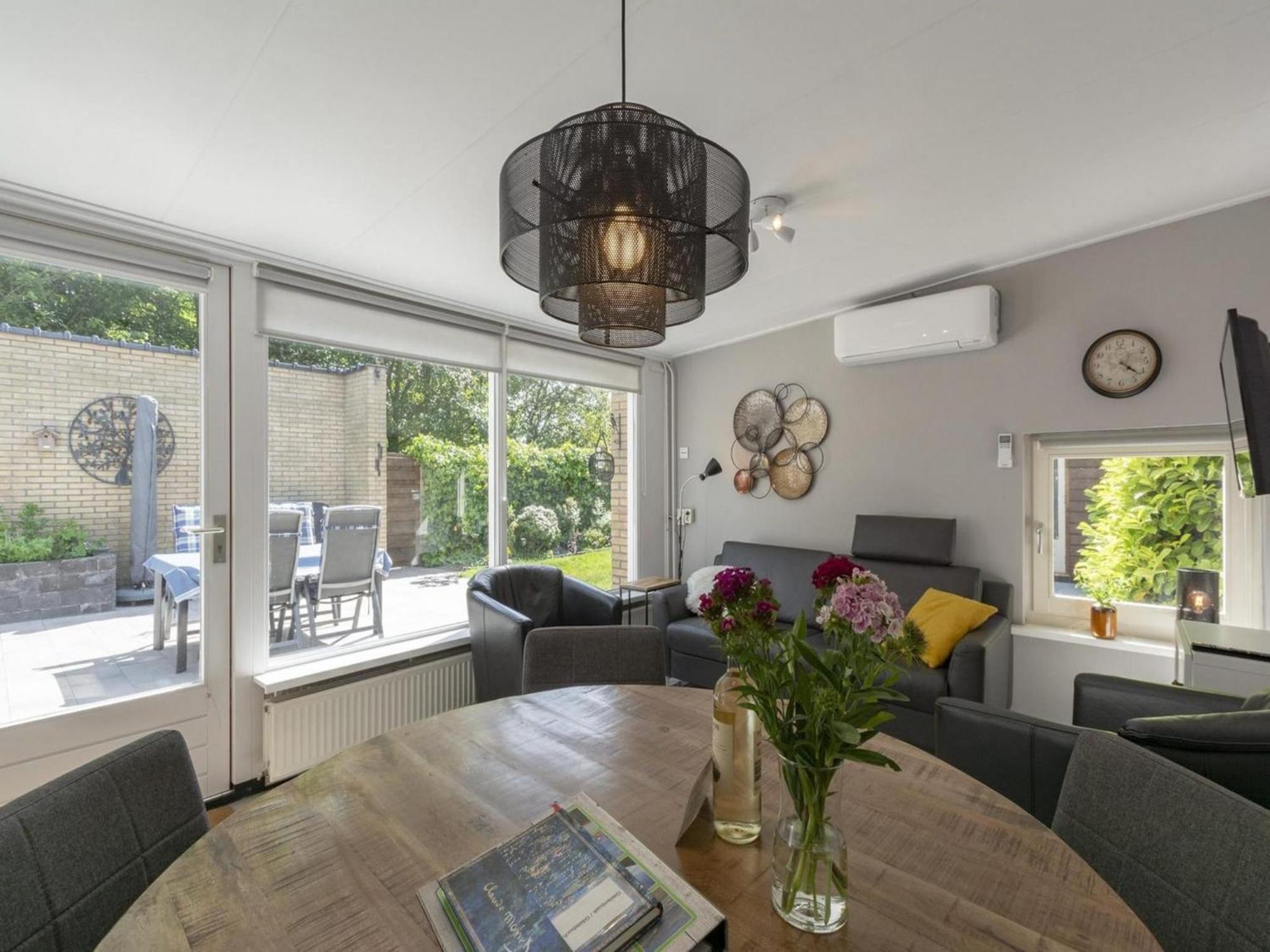 Stylish Bungalow With A Large Garden Sint Maartensvlotbrug エクステリア 写真