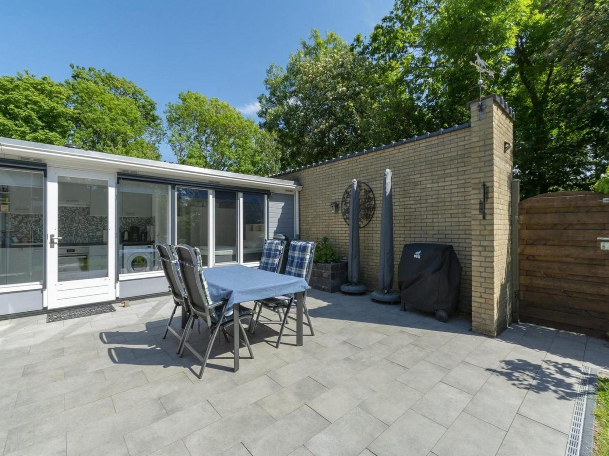 Stylish Bungalow With A Large Garden Sint Maartensvlotbrug エクステリア 写真