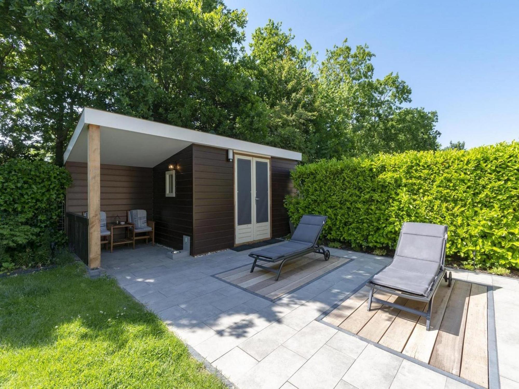 Stylish Bungalow With A Large Garden Sint Maartensvlotbrug エクステリア 写真