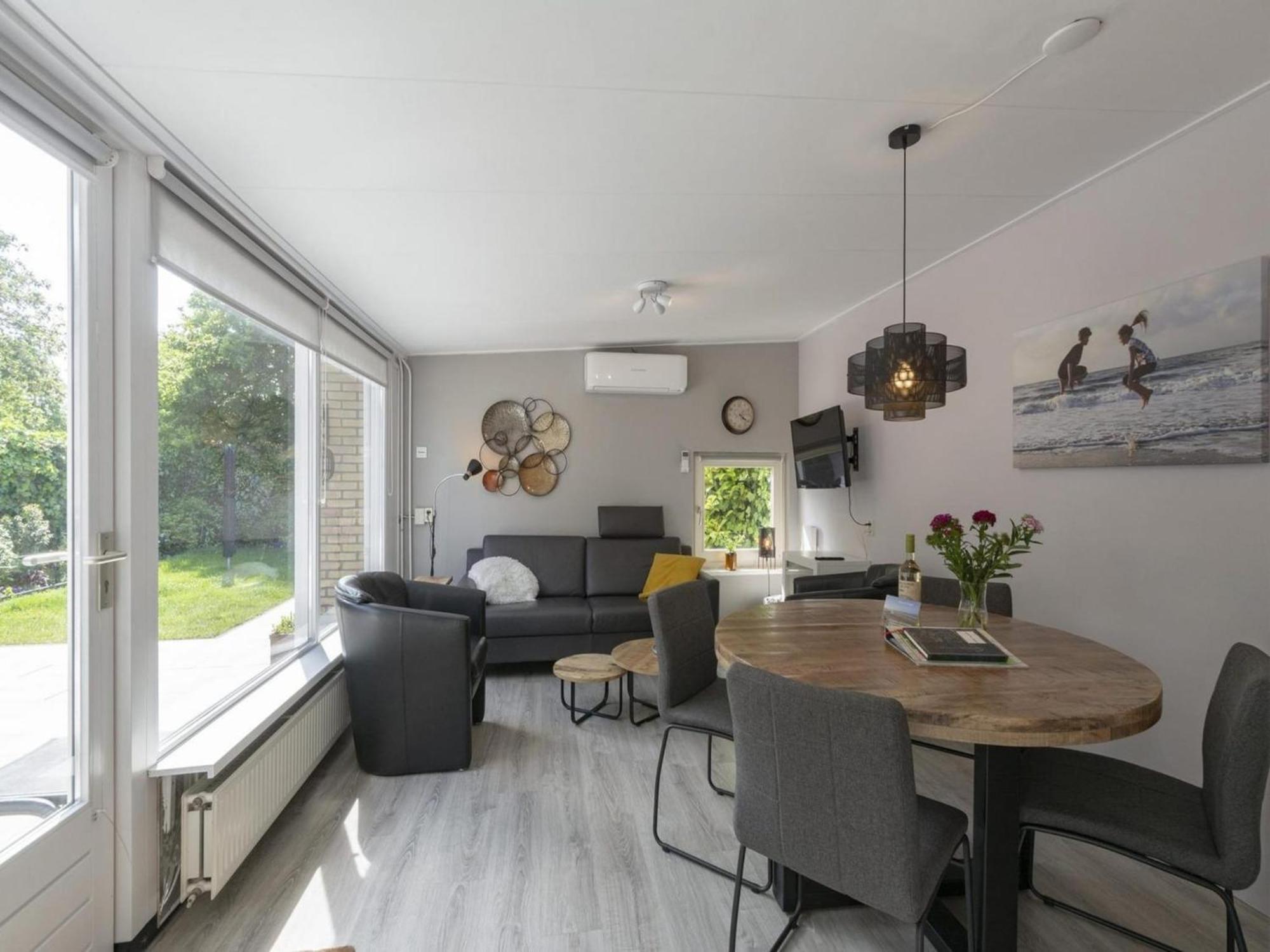 Stylish Bungalow With A Large Garden Sint Maartensvlotbrug エクステリア 写真