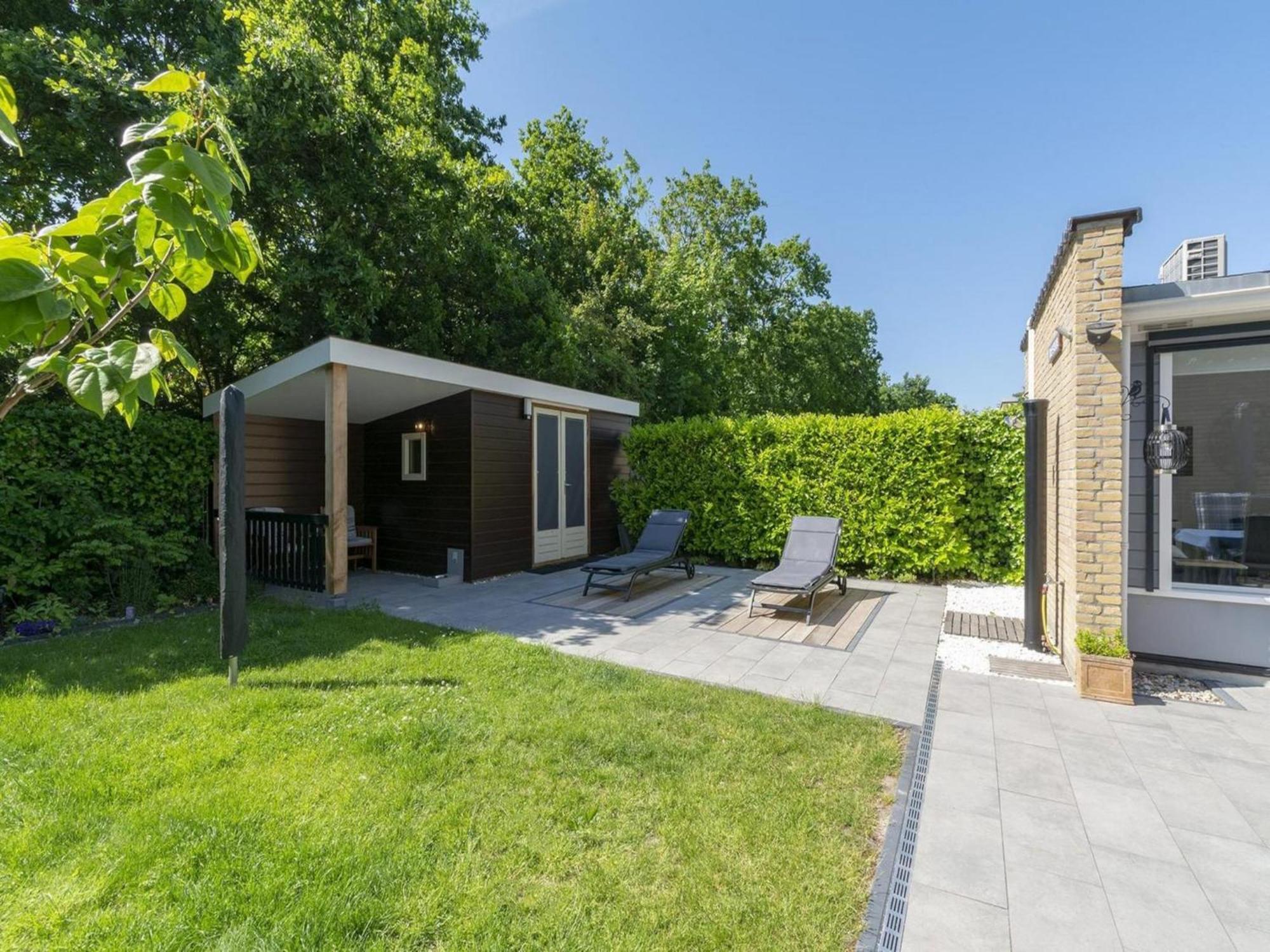 Stylish Bungalow With A Large Garden Sint Maartensvlotbrug エクステリア 写真