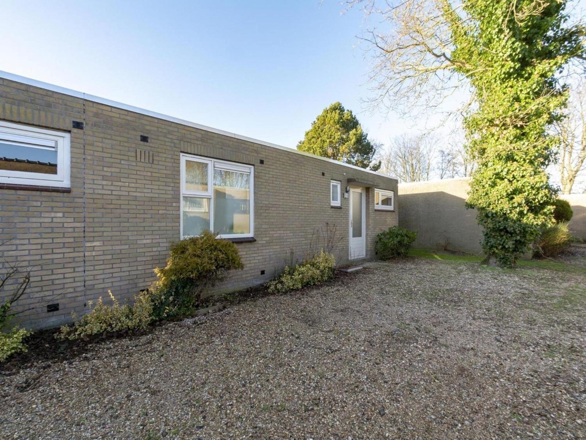 Stylish Bungalow With A Large Garden Sint Maartensvlotbrug エクステリア 写真