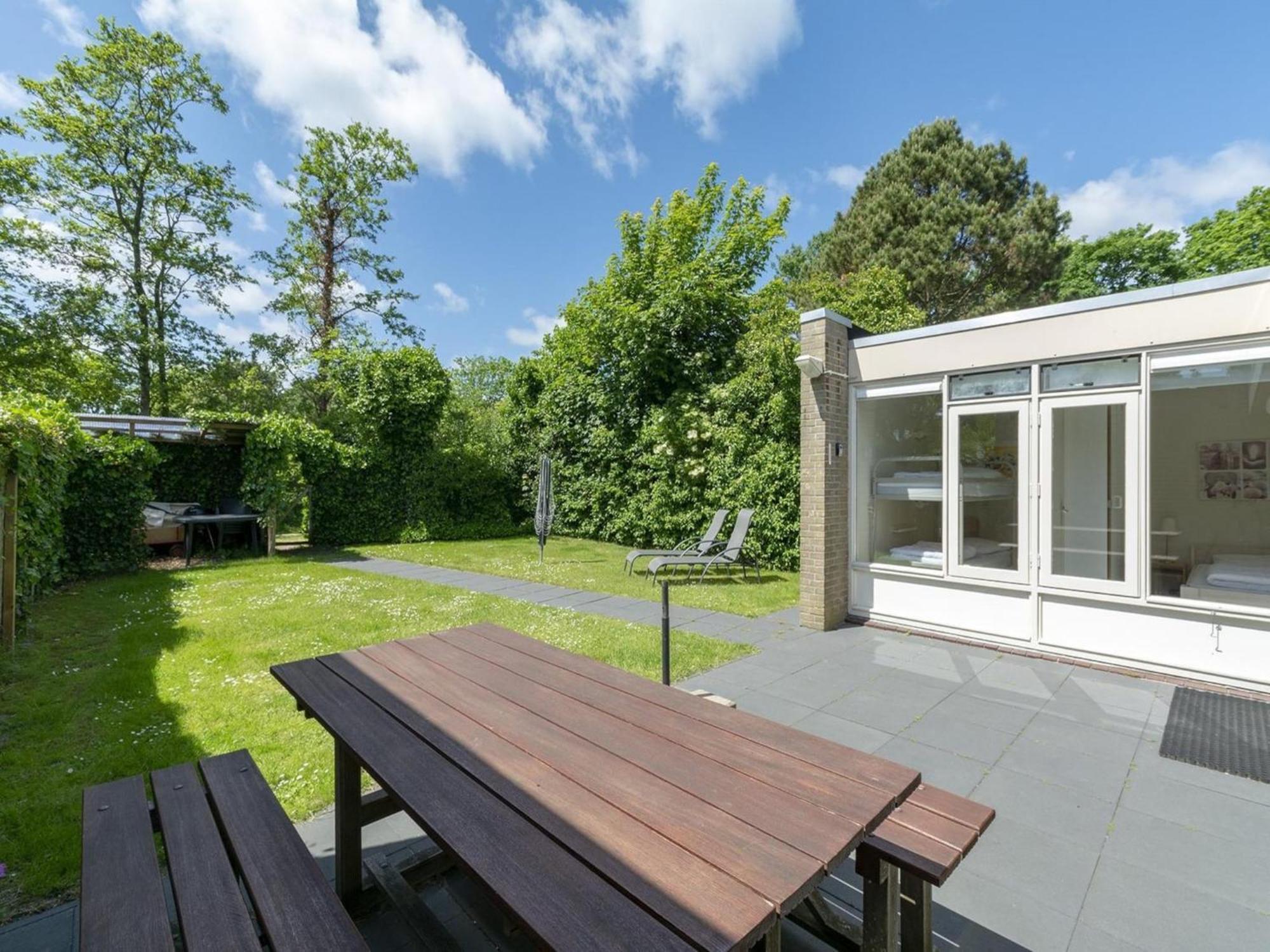 Stylish Bungalow With A Large Garden Sint Maartensvlotbrug エクステリア 写真