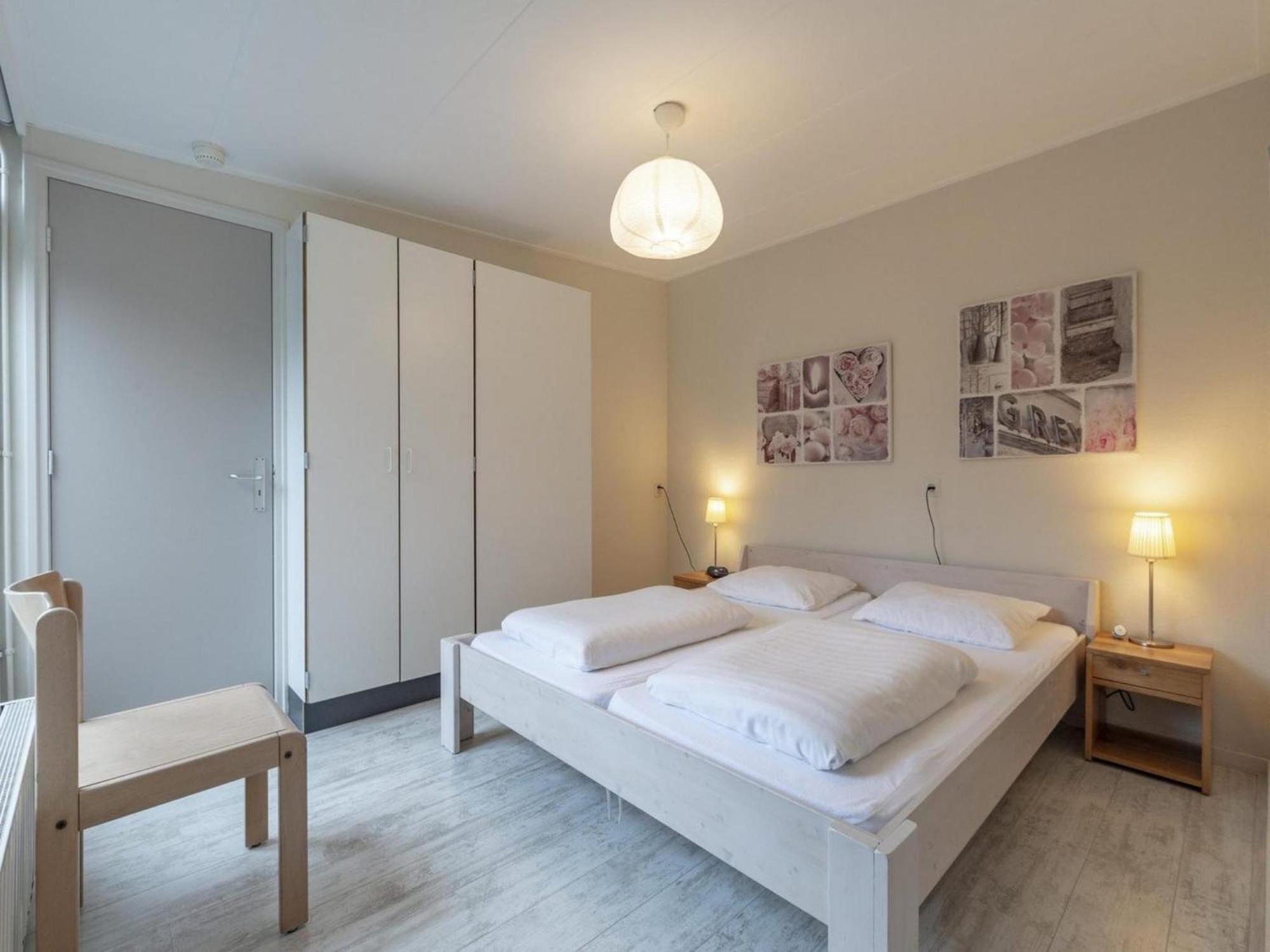 Stylish Bungalow With A Large Garden Sint Maartensvlotbrug エクステリア 写真